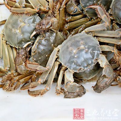 不能吃螃蟹、河蚌、田螺等寒性食物