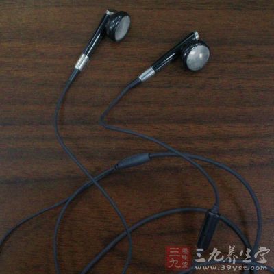 戴耳机1小时细菌繁殖3.5倍 戴耳机1小时细菌繁殖3.5倍