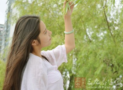 這樣的女人交際關(guān)系廣泛，易有私情，好色