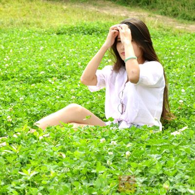 好色的女人總是對男性朋友的長相很有興趣