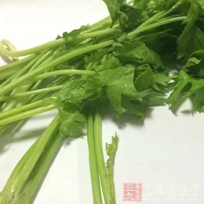 多食芹菜有利于安定情绪，消除烦躁