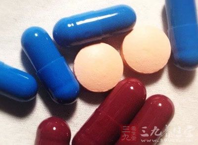 治疗该病尚无特效药物，只有划分乙肝的治疗标准