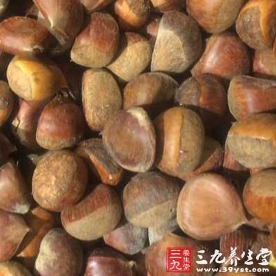 栗子10粒(去壳切碎)，龙眼肉15克，粳米50克