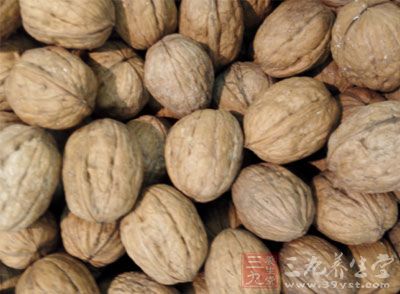 核桃是佳的补脑食品,里面富含多种不饱和脂肪酸 核桃是佳的补脑食品,里面富含多种不饱和脂肪酸