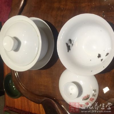 瓷器茶具以净白为好的上品