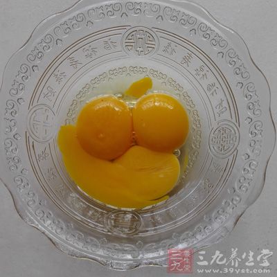 雞蛋一枚，鹽，玉米油，花椒，鹽，清水，面適量