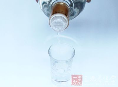 一天两斤白酒肝功能被摧毁