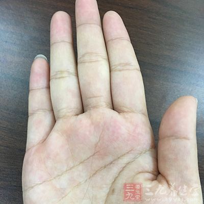 做完面膜后,剩余的面膜液可擦手 做完面膜后,剩余的面膜液可擦手