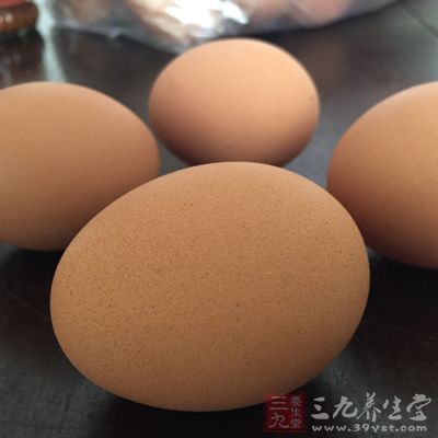 煮沸后加入鸡蛋再煮1小时