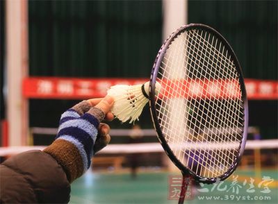打羽毛球 你知道打羽球应该怎样发力吗(1)