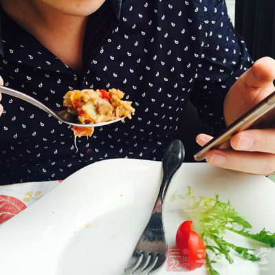 每周有2天不吃正餐,只吃流质的食物 每周有2天不吃正餐,只吃流质的食物