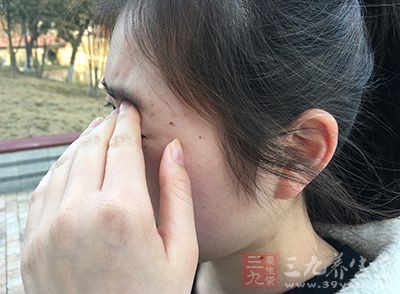 眼睛的角膜是眼球表面一层光滑而透明的膜 眼睛的角膜是眼球表面一层光滑而透明的膜