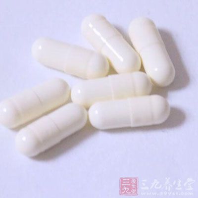 可用黄连素或大蒜混合液灌肠治疗