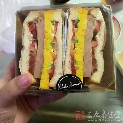 进食后，特别是高脂肪的食物