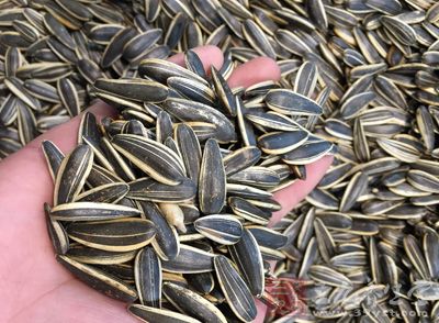 葵花籽,又名朝阳花子、天葵子、望日葵子、向日葵子 葵花籽,又名朝阳花子、天葵子、望日葵子、向日葵子