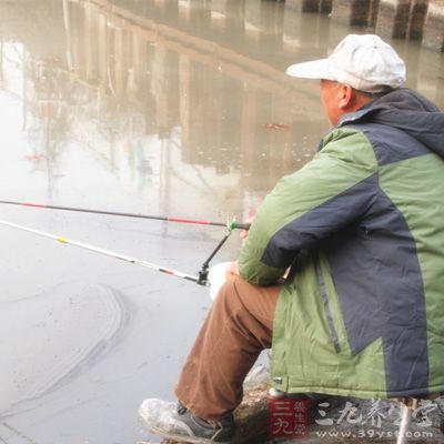 不要顶着阳光冒着雨，要适当遮蔽