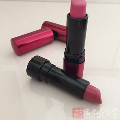 唇膏只要超过期限,好就不再使用 唇膏只要超过期限,好就不再使用