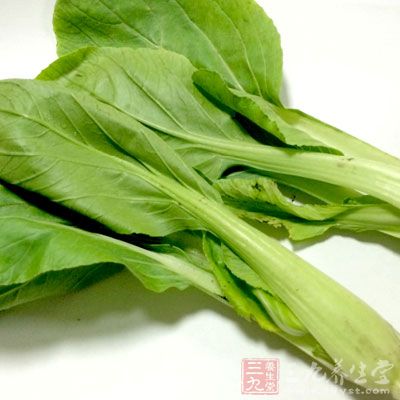 荨麻疹的食疗偏方可选取500克的小白菜