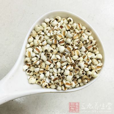 菱角500克 ，生薏米100克 ，花胶鱼肚150克，陈皮半个，粘米适量，盐少许