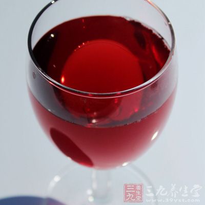 一般情況下應(yīng)于飲用前二個小時進(jìn)行醒酒