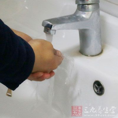 女性洗手一定要用流動水，揉搓時間至少要15秒以上