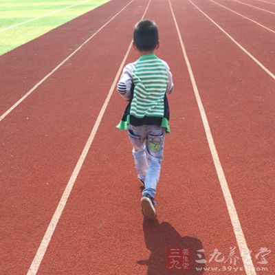 跑步时会消耗体内的水分