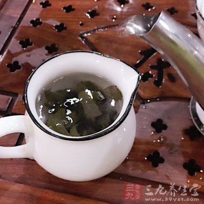 苦蕎茶的傳統(tǒng)制作方法是直接炒熟，然后再泡茶喝