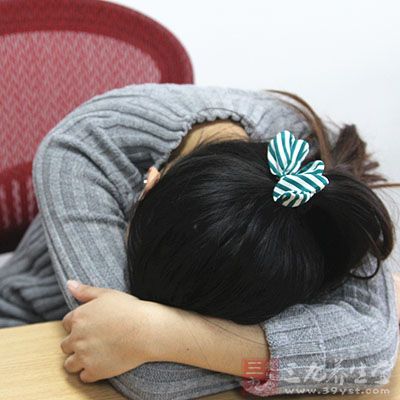 每天睡眠時間不超過5小時的女性發(fā)生腎功能下降