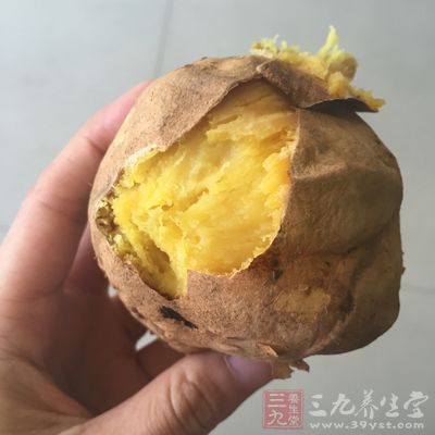 花了几块钱买上一个热气腾腾的红薯就可以很好的祛除体内的寒冷