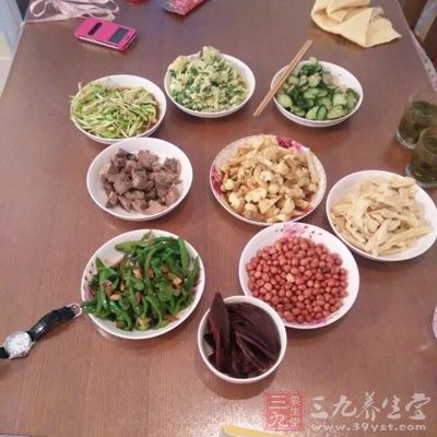 一顿饭，因为完颜的这个虐心的发现，吃的食之无味