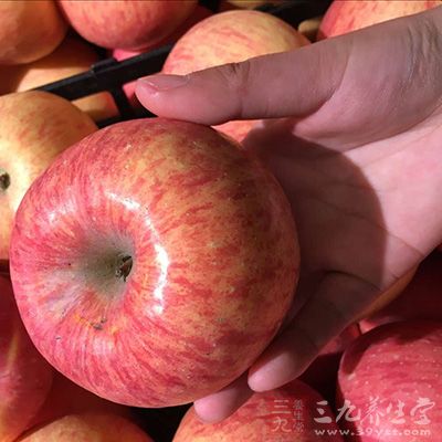 不同的水果在发霉发烂之后，会生长出不同的孢子