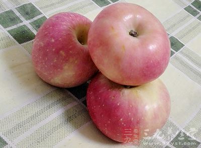 前些天买的苹果发霉了