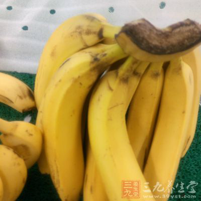 香蕉中除了含有助眠的钾,还含有大量的镁元素 香蕉中除了含有助眠的钾,还含有大量的镁元素