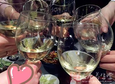 每天喝三顿以上酒 更容易患五种癌症