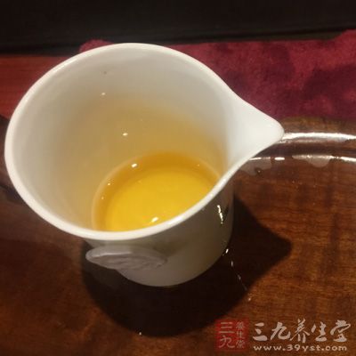 沏茶宜用陶瓷壶、杯，不宜用保温杯