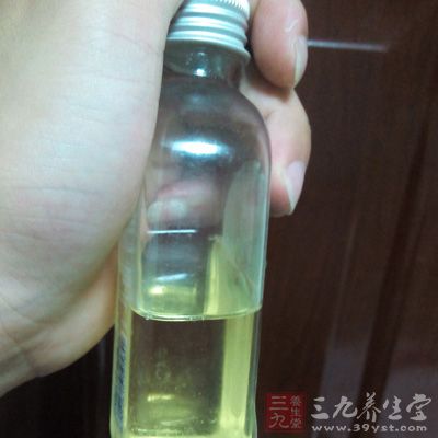 橄榄油富含维生素A和美容酸，同蜂蜜的多种氨基酸配合