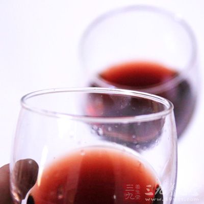 茶如果與紅酒一起食用，會(huì)降低人體對(duì)鐵的吸收