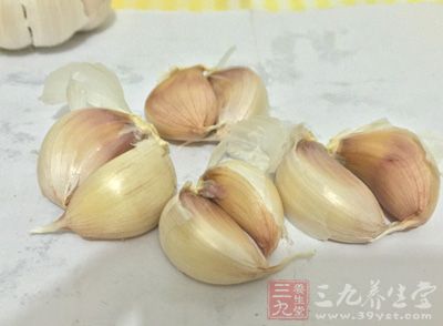 很多人都知道大蒜是杀菌消毒的能手，可是在备孕期间千万别吃大蒜哦