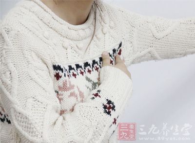 对于女性乳房疼痛的问题,建议35岁以上的女性,需要定期进行乳腺普查 对于女性乳房疼痛的问题,建议35岁以上的女性,需要定期进行乳腺普查