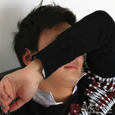 睡眠不足会引起皮肤毛细血管瘀滞,循环受阻 睡眠不足会引起皮肤毛细血管瘀滞,循环受阻