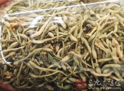 金銀花茶味甘，性寒，具有清熱解毒、疏散風(fēng)熱的作用