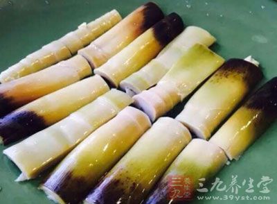 竹筍具有低脂肪、低糖、多纖維的特點(diǎn)，食用竹筍不僅能促進(jìn)腸道蠕動(dòng)，幫助消化