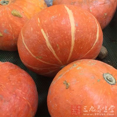 食材：南瓜50克，土豆1个，豌豆50克，鸡蛋3个