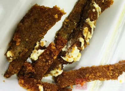 原料:猪肉子排500 克,鲜黄豆芽200克 原料:猪肉子排500 克,鲜黄豆芽200克