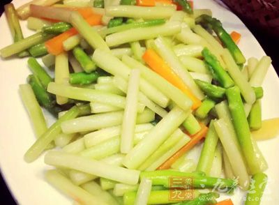 蒜苗中含有蛋白质、胡萝卜素、硫胺素、核黄素等营养成分 蒜苗中含有蛋白质、胡萝卜素、硫胺素、核黄素等营养成分