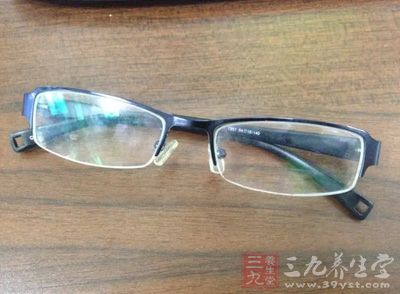 美国药厂雅培近日研发出毋须替换的植入式隐形眼镜“Tecnis” 美国药厂雅培近日研发出毋须替换的植入式隐形眼镜“Tecnis”