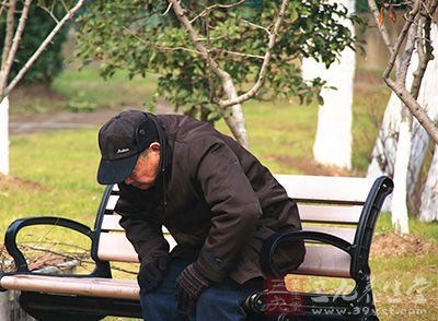 张大爷前几天，总是感觉腹部隐痛