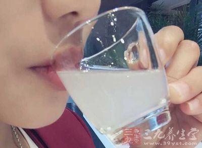 少量飲用傳統(tǒng)白酒是一種健康生活