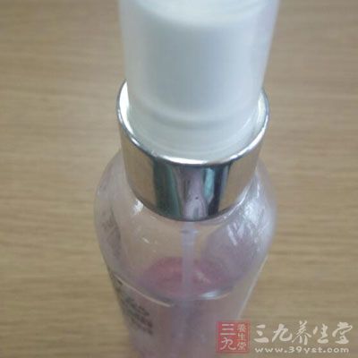 錯誤的使用化妝品會導(dǎo)致長斑