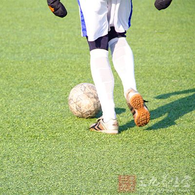 踢足球 足球裁判员的手势介绍(2)